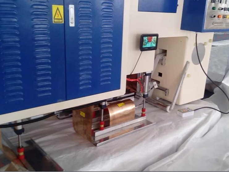 飛艇高周波焊接機(jī) 飛艇高周波焊接機(jī)