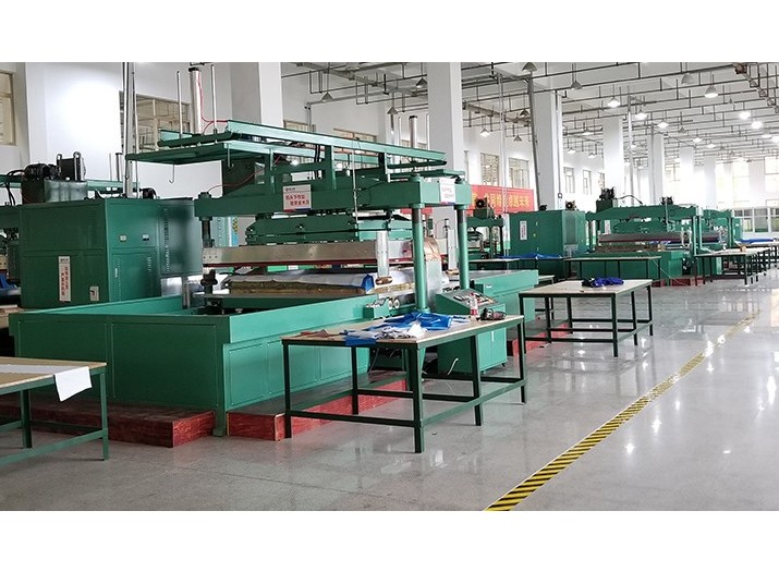 100KW充氣床高周波焊接機(jī) 100KW充氣床高周波焊接機(jī)