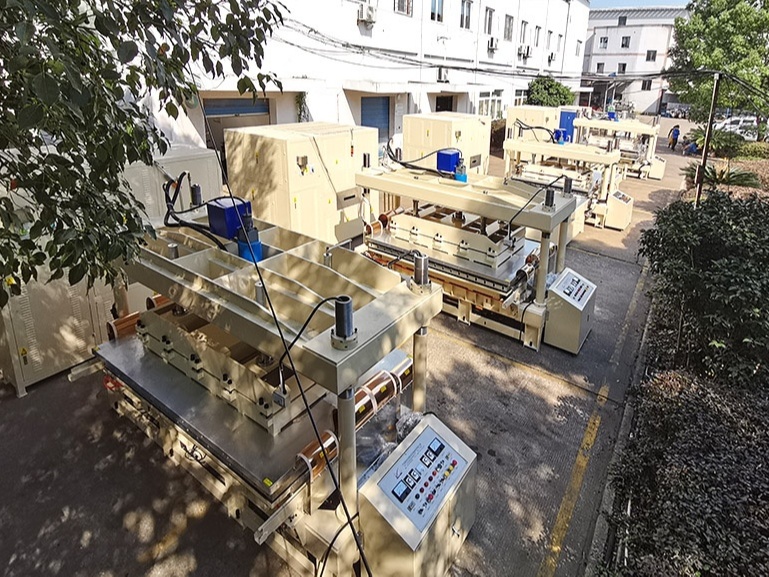 100KW高周波水池焊接機(jī) 100KW高周波水池焊接機(jī)