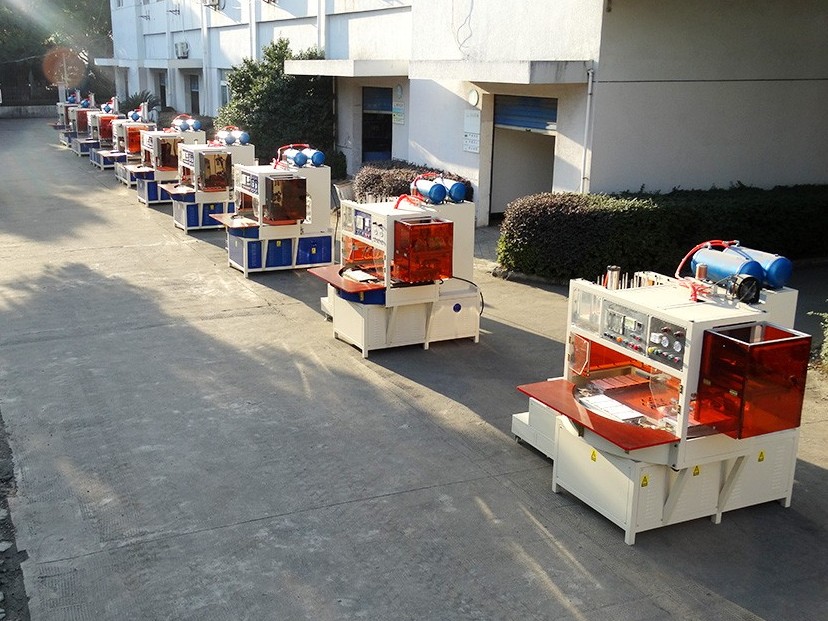 自動(dòng)多功能吸塑包裝高頻機(jī) 自動(dòng)多功能吸塑包裝高頻機(jī)