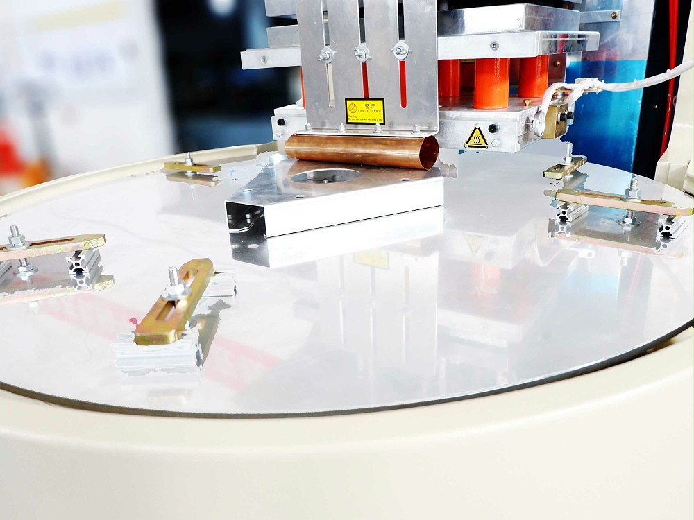 三工位自動(dòng)轉(zhuǎn)盤高周波熔斷機(jī) 三工位自動(dòng)轉(zhuǎn)盤高周波熔斷機(jī)